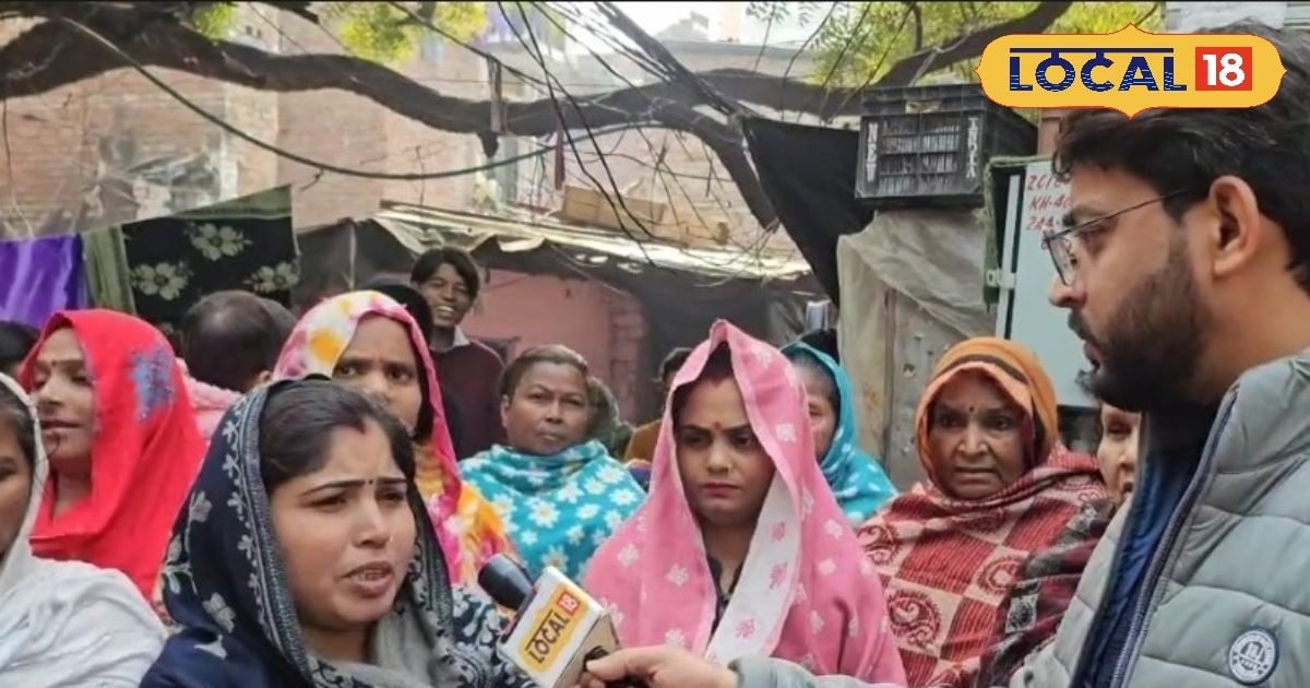 10 सीट, 3000 लोग, रोजाना लगती है लंबी लाइन, हजारों की आबादी वाले इस मोहल्ले में आज तक नहीं बने शौचालय