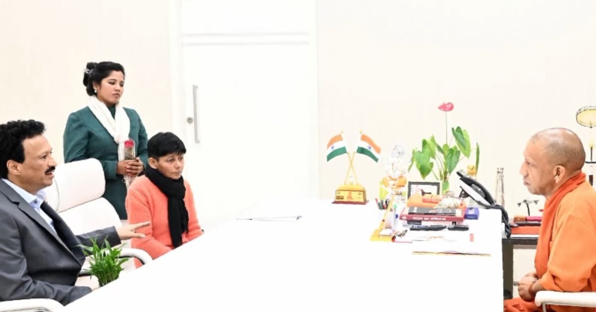 थैंक्यू योगी अंकल… अंजना को 24 घंटे में मिला उसका घर, दबंगों ने कर लिया था कब्जा