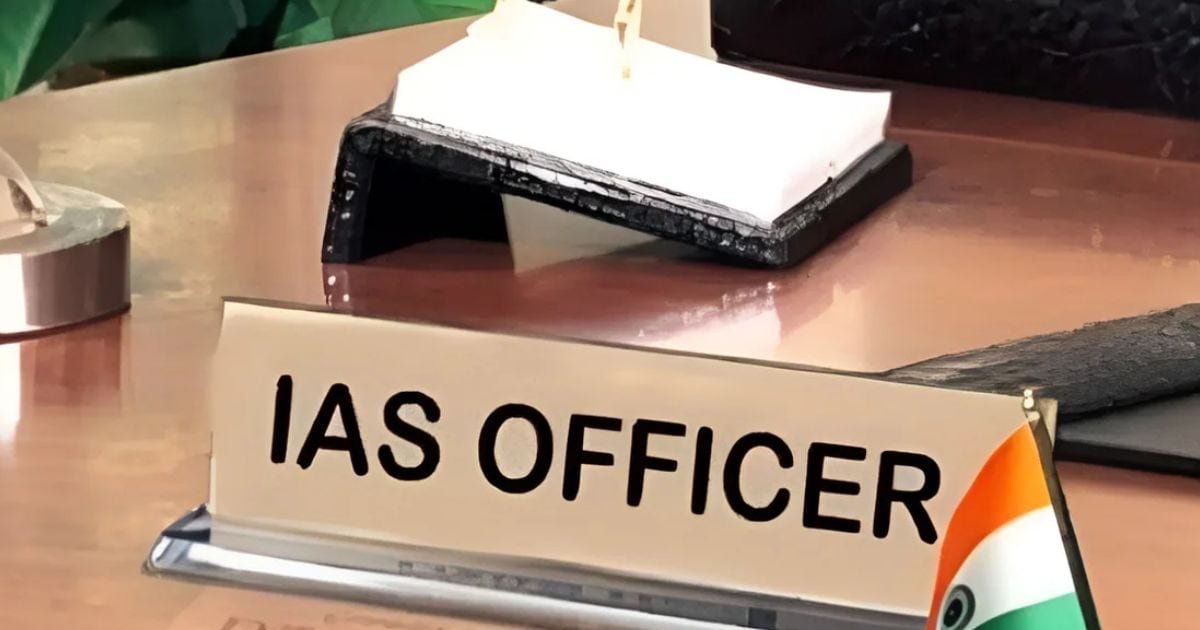 2026 के पहले दिन योगी सरकार का बड़ा एक्शन, 21 IAS अफसरों का कर दिया तबादला