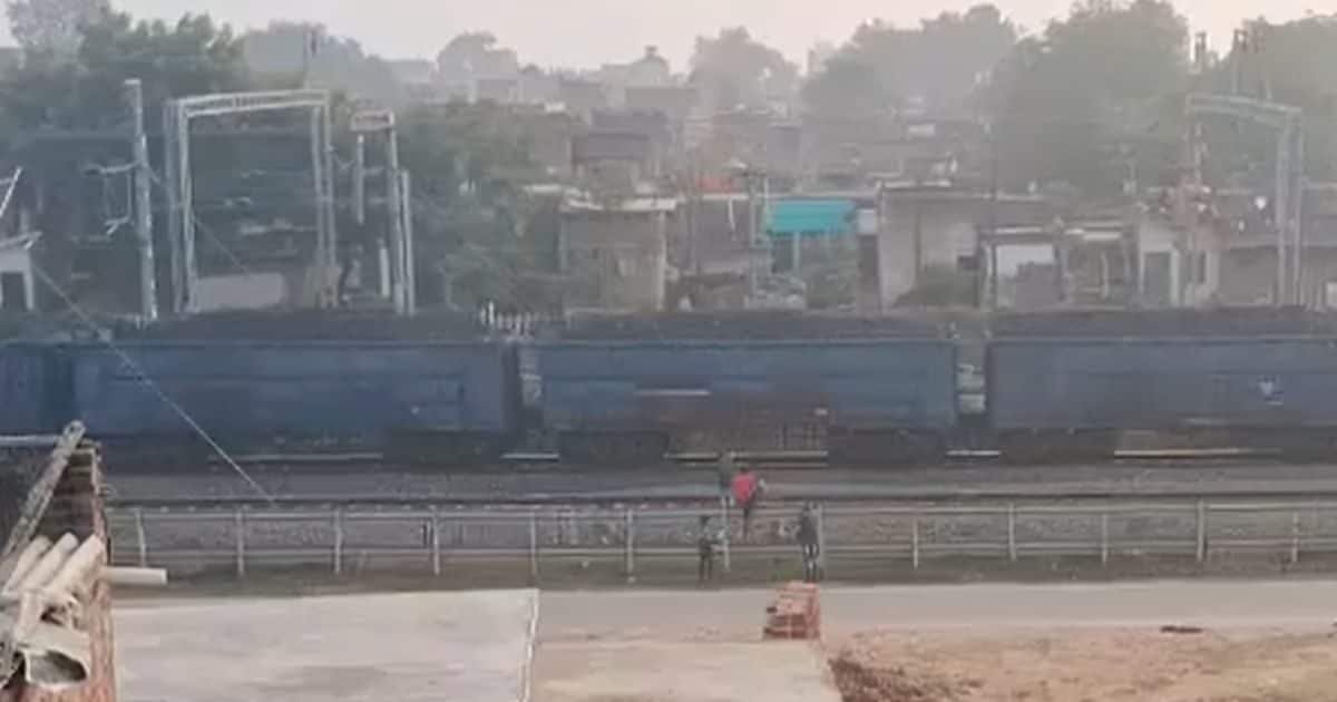 11 साल के लड़के के ऊपर से गुजर गए ट्रेन के 40 डिब्बे, मगर नहीं आई एक खरोंच, जानें कैसे हुआ यह चमत्कार!
