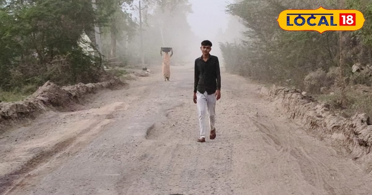 सड़कों पर धूल के गुब्बारे के साथ दिखते हैं गढ्ढे, चित्रकूट से सतना, प्रयागराज, मुख्य मार्ग