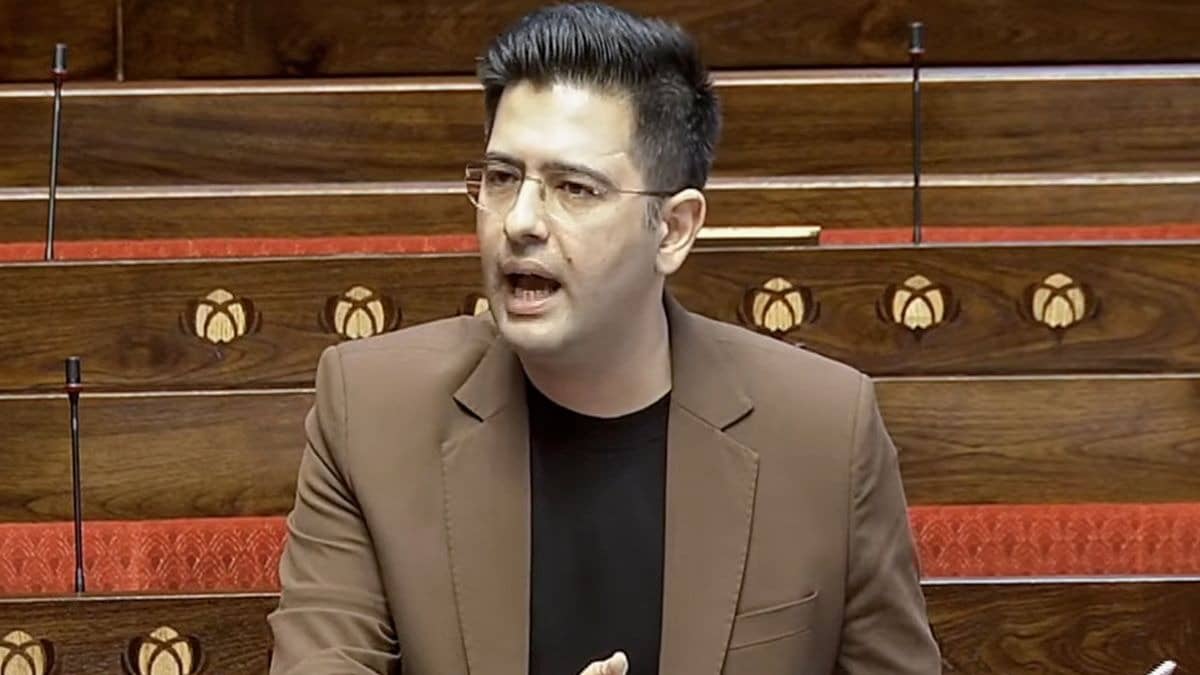 Delhi: AAP की लड़ाई सड़कों पर आई… केजरीवाल ने पहले किया दरकिनार, अब पंजाब पुलिस ने राघव चड्ढा की Z+ सिक्योरिटी हटाई, क्या होगा MP का अगला कदम?