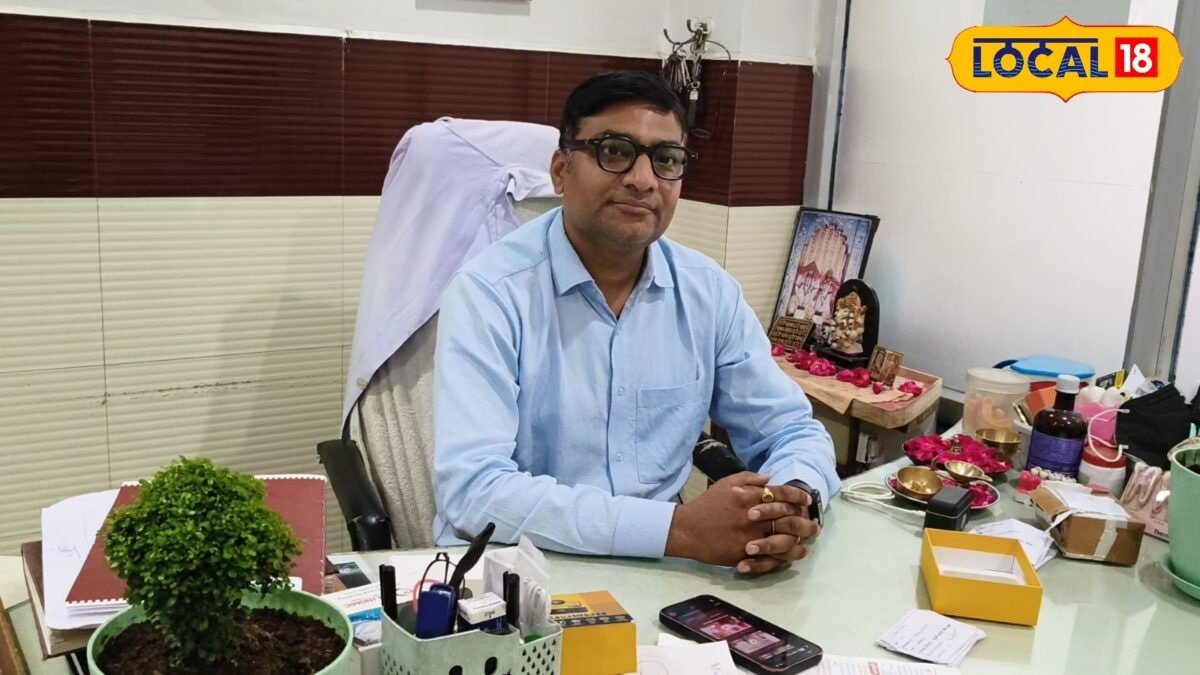 चित्रकूट के डॉ. विभांशु गुप्ता गांवो में लगा रहे निशुल्क कैंसर जांच शिविर, कर रहे जागरूक