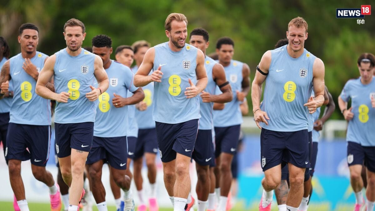 FIFA 2026: इंग्लैंड की टीम के साथ हुई डकैती, जूते और जर्सी उड़ा ले गए चोर