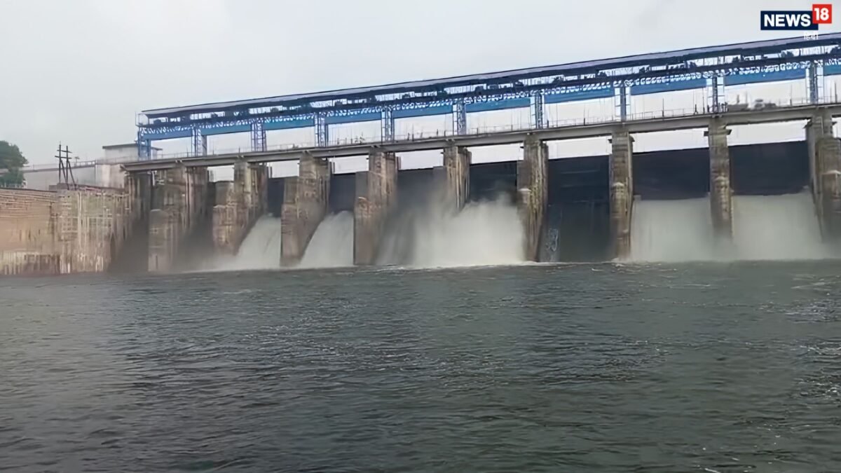 हमीरपुर में करोड़ों खर्च, फिर भी मौदहा बांध के फाटक बंद कराने में अफसरों के छूटे पसीने
