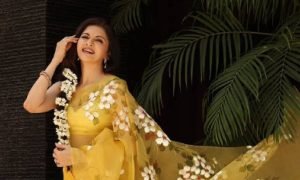 56 की उम्र में भी भाग्यश्री खूबसूरती में देती हैं बेटी को मात, मां नहीं लगती हैं बड़ी बहन