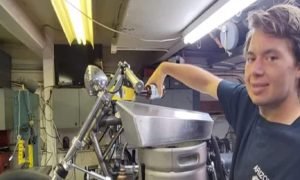 VIDEO: पेट्रोल नहीं, बीयर से चलती है यह बाइक, 240KMPH की रफ्तार से हवा से करती है बात, शख्स ने किया कमाल