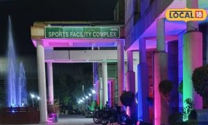 दिन की रोशनी में ट्रैफिक की किचकिच, रात होते ही जगमगा उठता है नोएडा, Photos