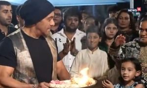 सलमान खान ने गणपति की आरती में की ऐसी गलती, बहन अर्पिता ने तुरंत टोका, देखें VIDEO