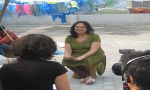 Success Story : कचरा बीनने वालों के साथ काम कर कचरे से हैंडबैग बनाए, आज 100 करोड़ का टर्नओवर