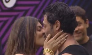 Bigg Boss Contestants: कोई बाथरूम में हुआ इंटिमेट, किसी ने किया लिपलॉक, BB हाउस में जब कंटेस्टेंट्स हुए बेकाबू
