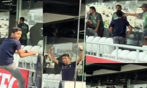 PAK ड्रेसिंग रूम में जबरदस्ती घुसा फैन, सुरक्षा में बड़ी चूक, चीखता रहा बाबर