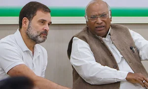 ‘तनख्वाह, स्टाफ, गाड़ी सब मिलती है तो देश के लिए…’, लाल किले के कार्यक्रम में राहुल और मल्लिकार्जुन खरगे की गैर-मौजूदगी पर BJP ने उठाया सवाल