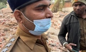 कंधे पर थ्री स्टार, चेहरे पर IPS वाला एटीट्यूड, घूम-घूम पूछ रहा था लड़की का पता