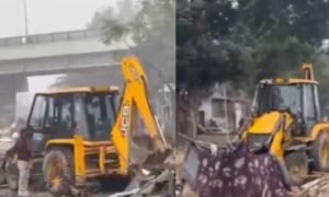 लखनऊ में 440 झोपड़ियों पर चला बुलडोजर, अवैध रूप से बसे रोहिंग्या-बांग्लादेशी लोगों की बस्ती ध्वस्त