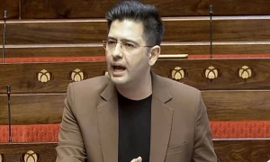 Delhi: AAP की लड़ाई सड़कों पर आई… केजरीवाल ने पहले किया दरकिनार, अब पंजाब पुलिस ने राघव चड्ढा की Z+ सिक्योरिटी हटाई, क्या होगा MP का अगला कदम?