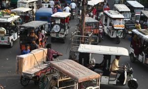 लखनऊ में 80 हजार ई-रिक्शों से बिगड़ा ट्रैफिक, हाईकोर्ट ने सरकार से पूछा