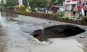 आगरा-कानपुर में मिला ‘पाताल लोक’ का रास्ता, सुबह उठते ही लोगों को मिला गड्ढा