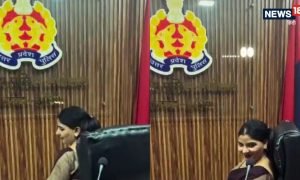 एसपी साहब की कुर्सी देखते ही महिला का मचला मन, बैठकर किया ऐसा काम, मांगनी पड़ी माफी